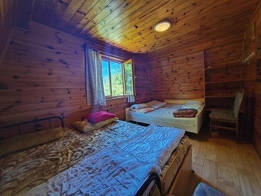 Chata u p�ehrady Vranov - hrad Corn�tejn a B�tov