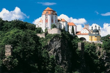 Chata u p�ehrady Vranov - hrad Corn�tejn a B�tov