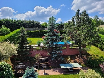 Wellness chalupa �esk� r�j - baz�n a hrad Pecka