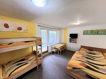 Wellness chalupa �esk� r�j - baz�n a hrad Pecka