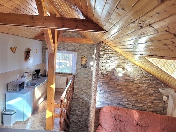 Wellness chalupa �esk� r�j - baz�n a hrad Pecka