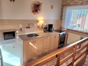 Wellness chalupa �esk� r�j - baz�n a hrad Pecka