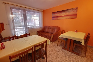 Wellness chalupa �esk� r�j - baz�n a hrad Pecka