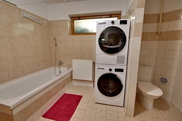 Wellness chalupa �esk� r�j - baz�n a hrad Pecka