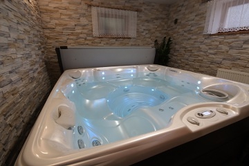 Chalupa �esk� r�j - wellness a baz�n - Novopacko