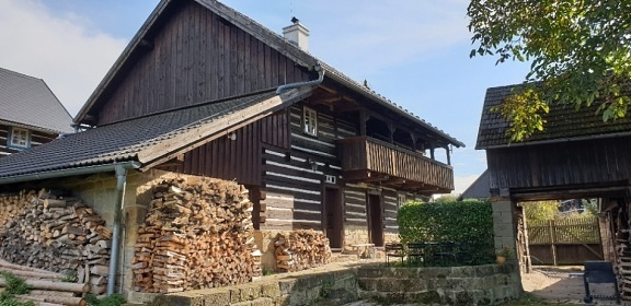 Roubenka bazén a hřiště - Máchovo jezero