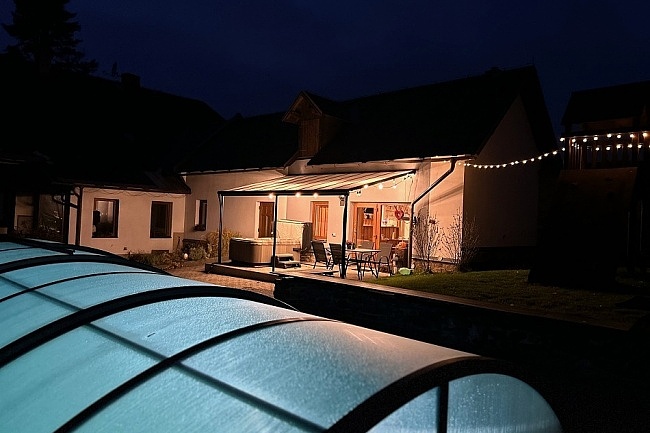 Chalupa s baz�nem - Bukov� hora - Ml�nick� dv�r