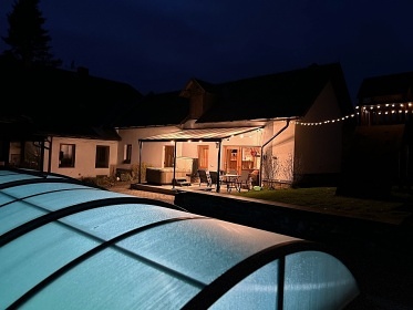 Chalupa s baz�nem - Bukov� hora - Ml�nick� dv�r