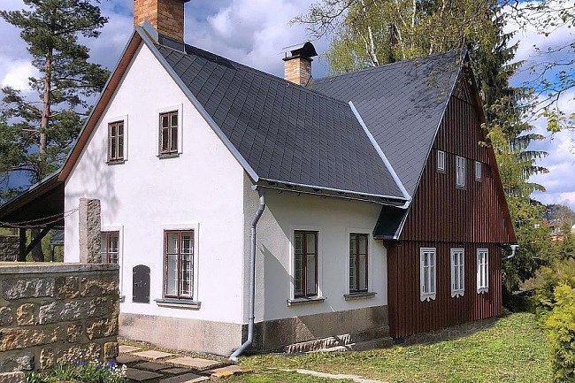 Chalupa Jizerky - kachlová kamna - Jindřichov