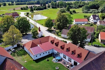 Chalupa s baznem - CHKO Tebosko - Mnek