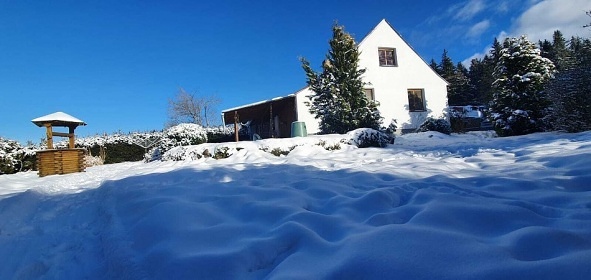 Chalupa s baz�nem - Lipensk� jezero - ji�n� �echy