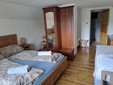 Chalupa s baz�nem - Lipensk� jezero - ji�n� �echy