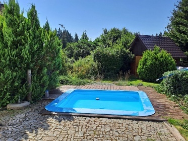 Chalupa s baz�nem - Lipensk� jezero - ji�n� �echy