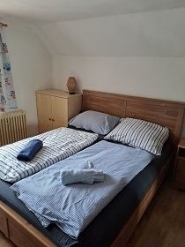 Chalupa s baz�nem - Lipensk� jezero - ji�n� �echy