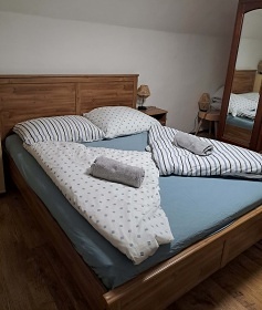 Chalupa s baz�nem - Lipensk� jezero - ji�n� �echy