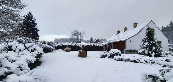 Chalupa s baznem - Lipensk jezero - jin echy