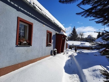 Chalupa s baz�nem - v�hled na Sn�ku - Krkono�e