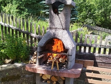 Chata u lesa �esk� r�j - hrad Trosky - Vald�tejn