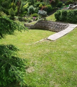 Chata u lesa �esk� r�j - hrad Trosky - Vald�tejn