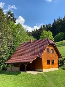 Rodinn� chalupa v��ivka a baz�n - Vset�nsk� Be�va