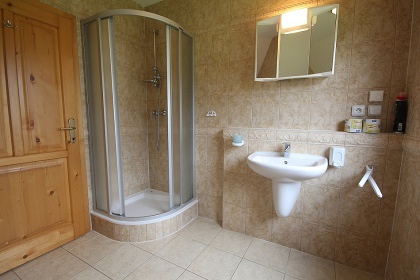 Rodinn� chalupa v��ivka a baz�n - Vset�nsk� Be�va