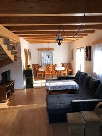 Rodinn� chalupa v��ivka a baz�n - Vset�nsk� Be�va