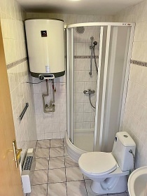 Chata s baznem - Hostnsk vrchy - ZOO Len