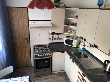 Chata s baz�nem - u p�ehrady na Horn� Be�v�