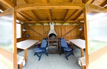 Chata s baz�nem - u p�ehrady na Horn� Be�v�