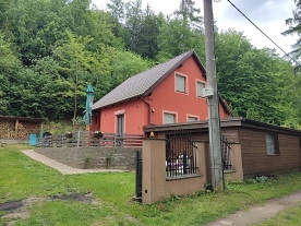 Chata u �eky S�zava - hrad �esk� �ternberk