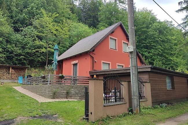 Chata u �eky S�zava - hrad �esk� �ternberk