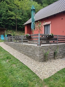 Chata u �eky S�zava - hrad �esk� �ternberk