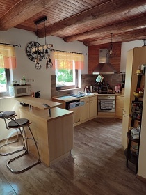 Chata u �eky S�zava - hrad �esk� �ternberk