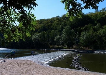 Chata u �eky S�zava - hrad �esk� �ternberk