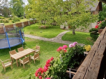 Roubenka s baz�nem - hrad Bezd�z a hrad Houska