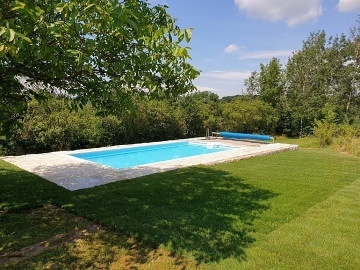 Roubenka s baz�nem - hrad Bezd�z a hrad Houska