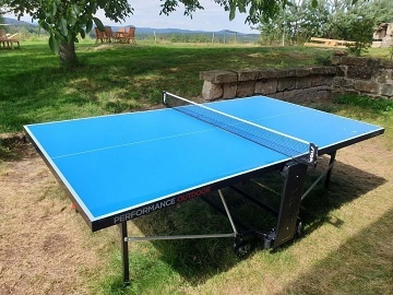 Roubenka s baz�nem - hrad Bezd�z a hrad Houska