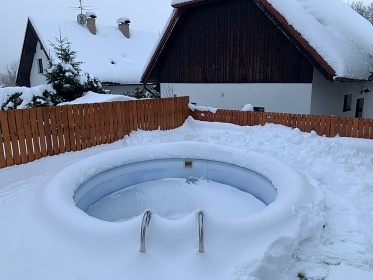 Chata s baz�nem - Lipensk� jezero - ji�n� �echy