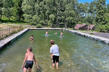 2 Chaty a baz�n - Lu�ick� hory - �esk� �v�carsko