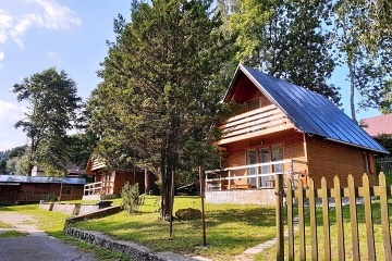 2 Chaty a baz�n - Lu�ick� hory - �esk� �v�carsko