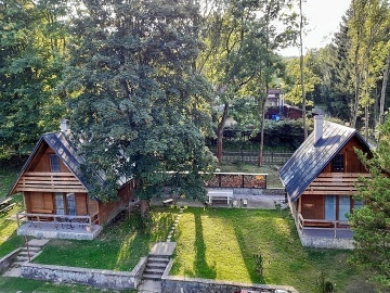 2 Chaty a baz�n - Lu�ick� hory - �esk� �v�carsko