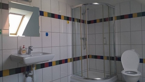 Chalupa s baz�nem a vinn� sklep - ji�n� Morava