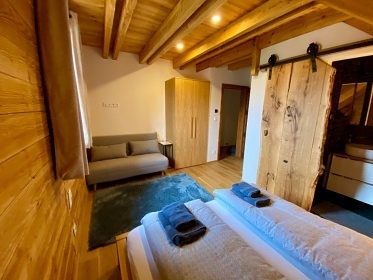 Roubenka a koupac� jez�rko s wellness - Mon�nec