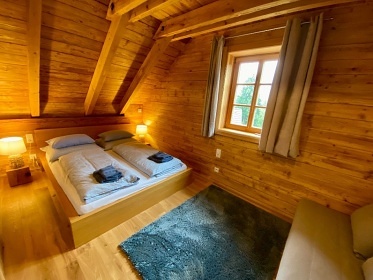 Roubenka a koupac� jez�rko s wellness - Mon�nec