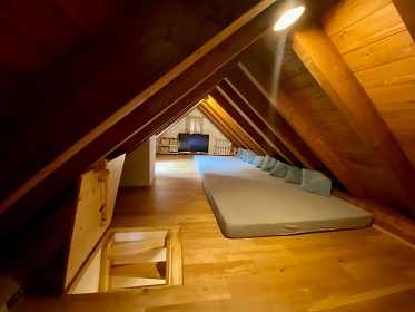 Roubenka a koupac� jez�rko s wellness - Mon�nec