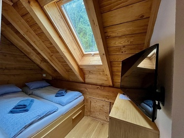 Roubenka a koupac� jez�rko s wellness - Mon�nec