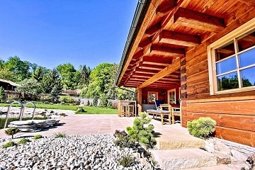 Roubenka a koupac� jez�rko s wellness - Mon�nec