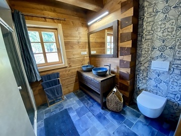 Roubenka a koupac� jez�rko s wellness - Mon�nec