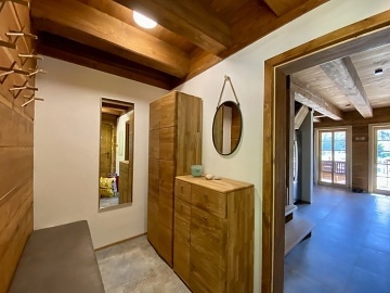 Roubenka a koupac� jez�rko s wellness - Mon�nec