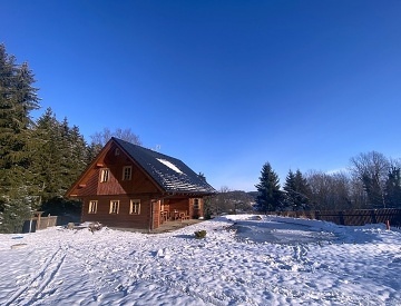 Roubenka a koupac� jez�rko s wellness - Mon�nec